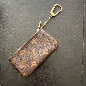 Authentic LOUIS VUITTON Monogram Authentic Key Pouch . Like New conditions